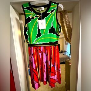 DVF Dress. size medium. Never worn